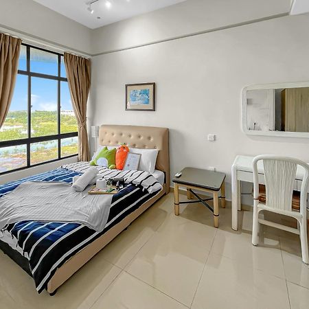1 Bedroom Apartment, Melaka Cbd Town Center- Hosted By Private Locals Resident, Balcony With City Skyline View Or Seaview, Opposite Malls, Tv Box, 5 Minutes To Jonker Street, Malacca Esterno foto