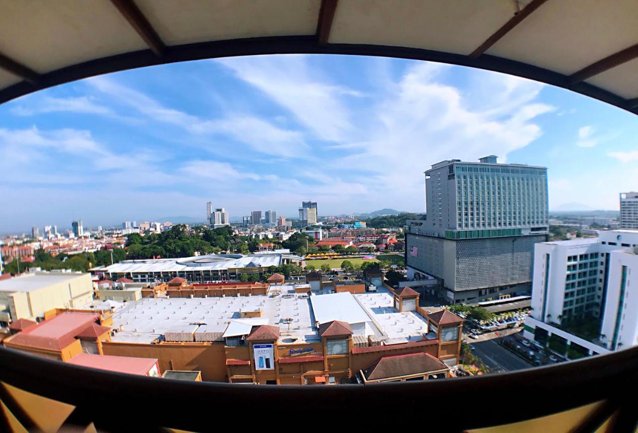 1 Bedroom Apartment, Melaka Cbd Town Center- Hosted By Private Locals Resident, Balcony With City Skyline View Or Seaview, Opposite Malls, Tv Box, 5 Minutes To Jonker Street, Malacca Esterno foto