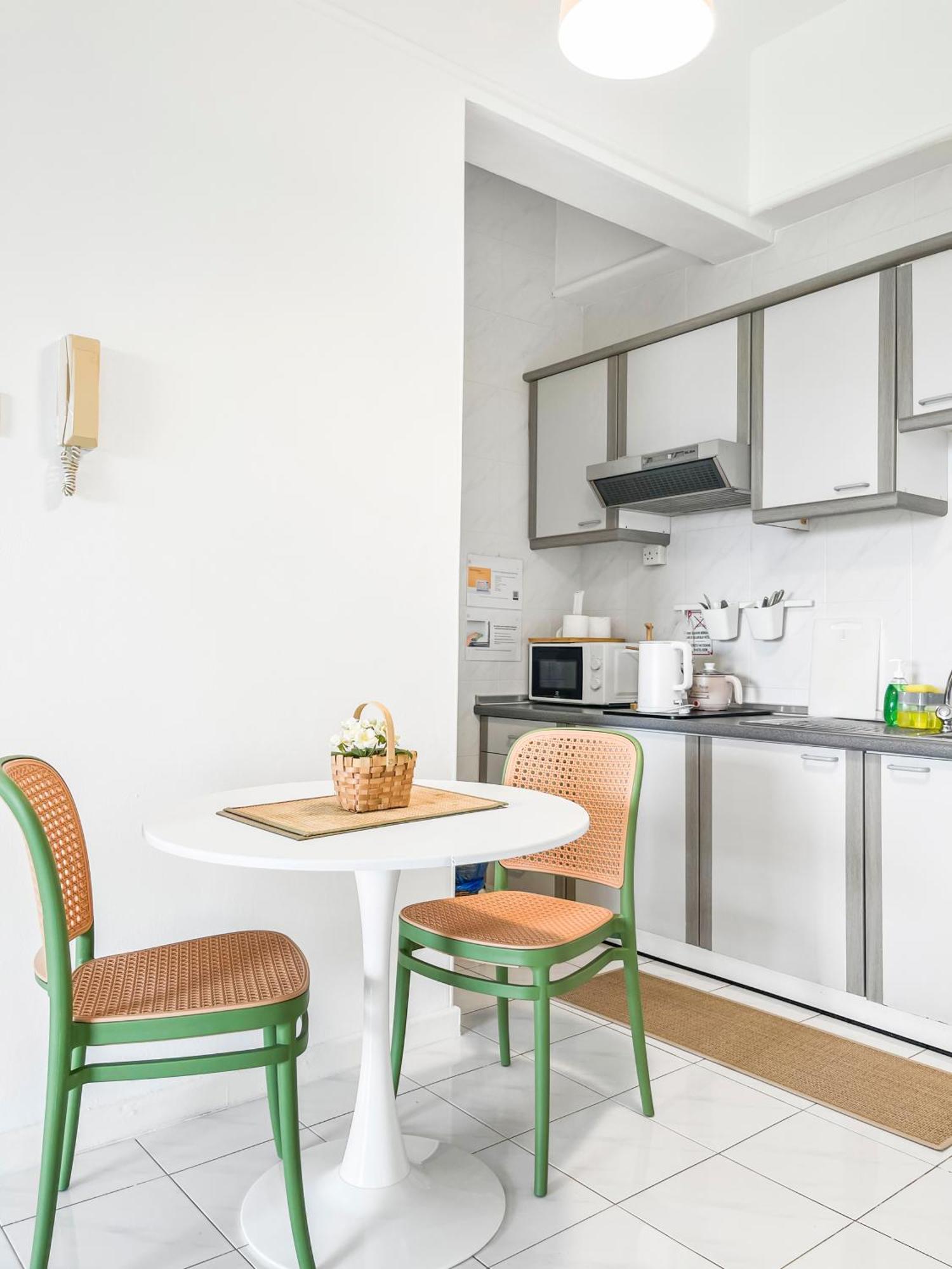 1 Bedroom Apartment, Melaka Cbd Town Center- Hosted By Private Locals Resident, Balcony With City Skyline View Or Seaview, Opposite Malls, Tv Box, 5 Minutes To Jonker Street, Malacca Esterno foto