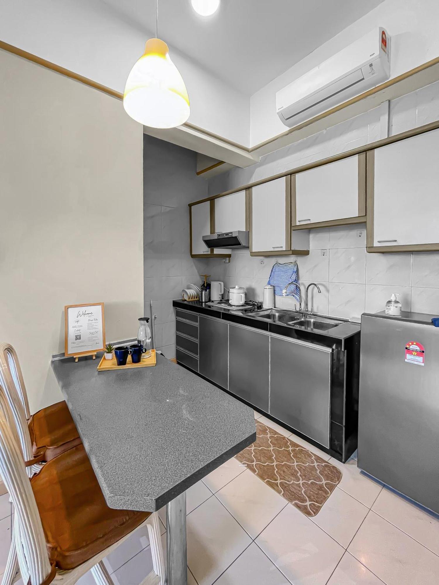 1 Bedroom Apartment, Melaka Cbd Town Center- Hosted By Private Locals Resident, Balcony With City Skyline View Or Seaview, Opposite Malls, Tv Box, 5 Minutes To Jonker Street, Malacca Esterno foto