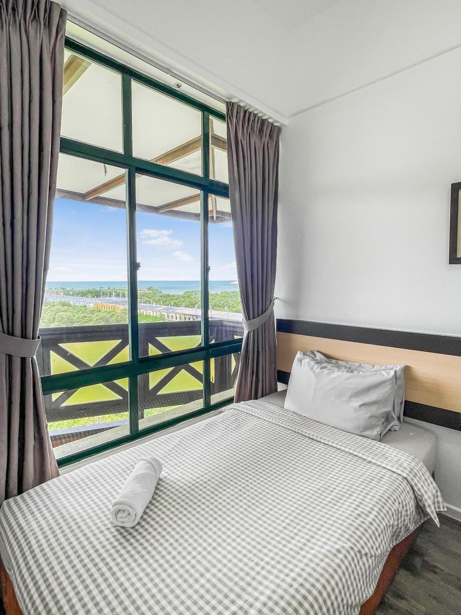 1 Bedroom Apartment, Melaka Cbd Town Center- Hosted By Private Locals Resident, Balcony With City Skyline View Or Seaview, Opposite Malls, Tv Box, 5 Minutes To Jonker Street, Malacca Esterno foto